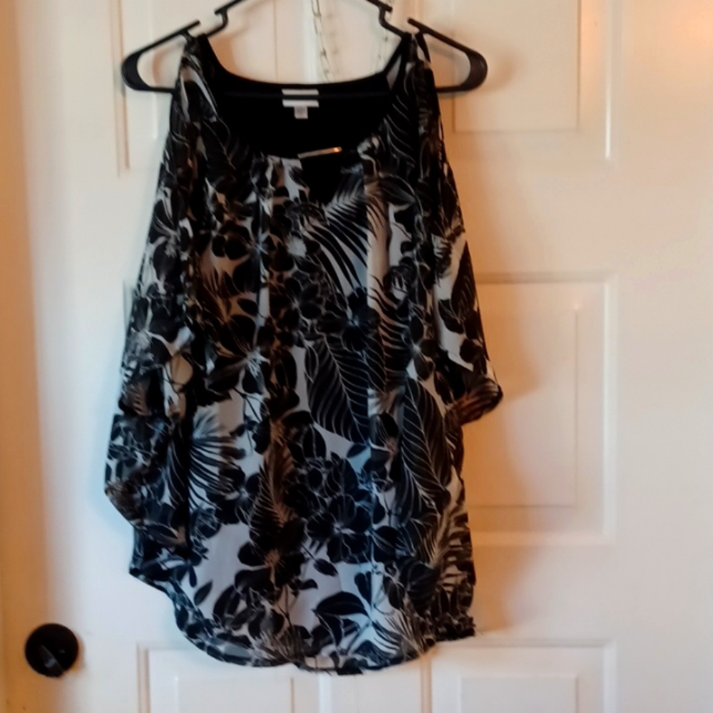 AVENUE WOMEN'S (PLUS SIZE:14/16) BLACK & WHITE BLOUSE